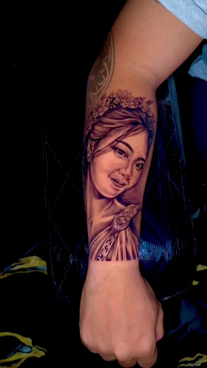 woman portrait fan half sleeve big tattoo tattoo canggu bali
