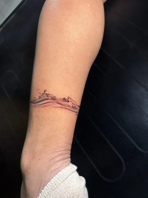abstract minimalist hand fine line wave minimal bold line thin line tattoo Canggu Bali