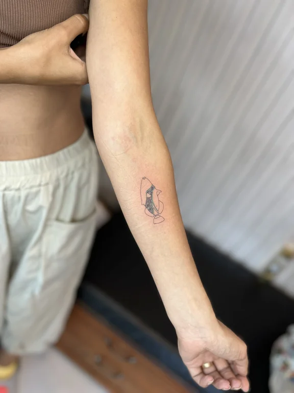 animal minimalist snake soft shading minimal wave elegant fine line tattoo Canggu Bali